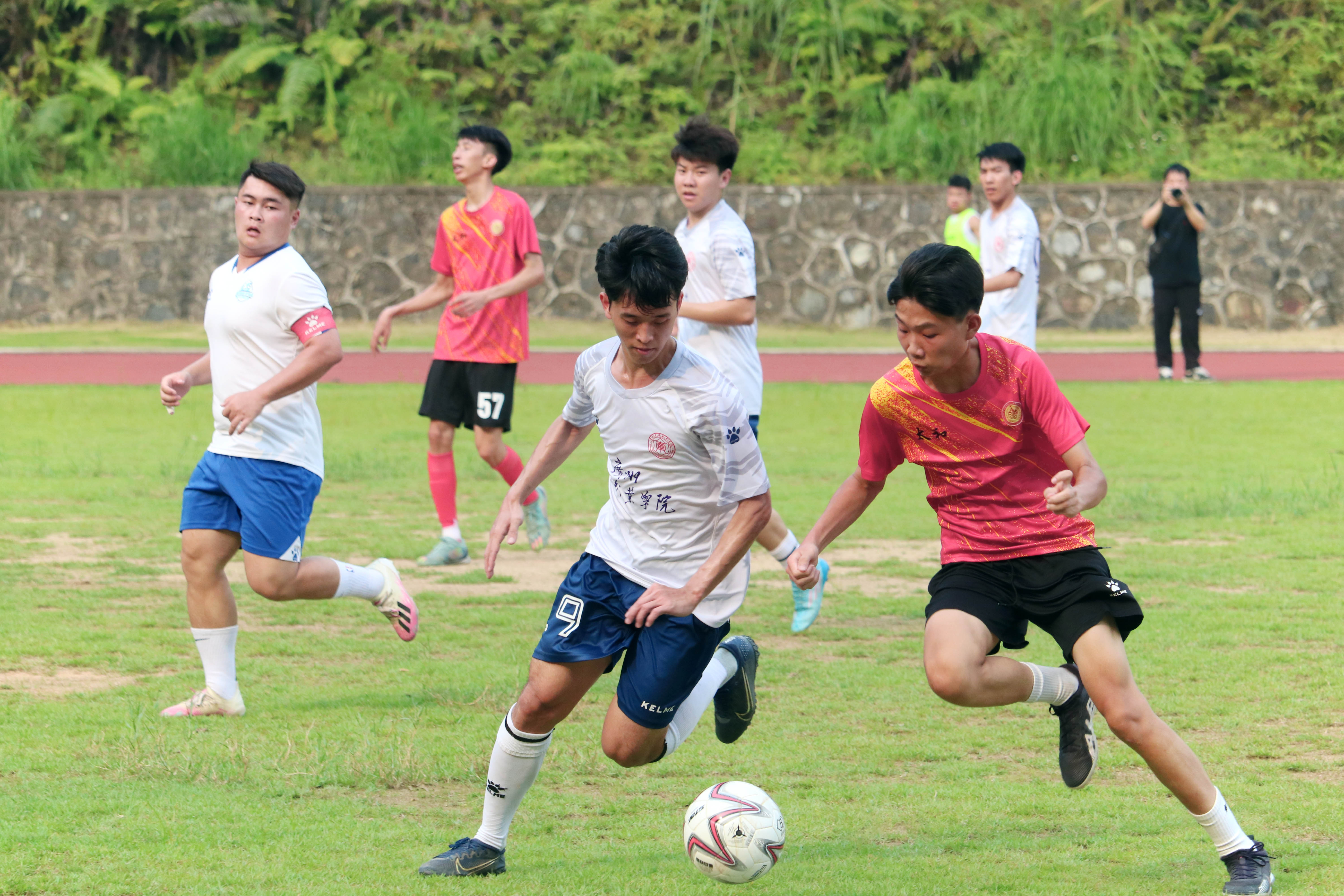 踢ball 21.jpg 踢ball 21.jpg