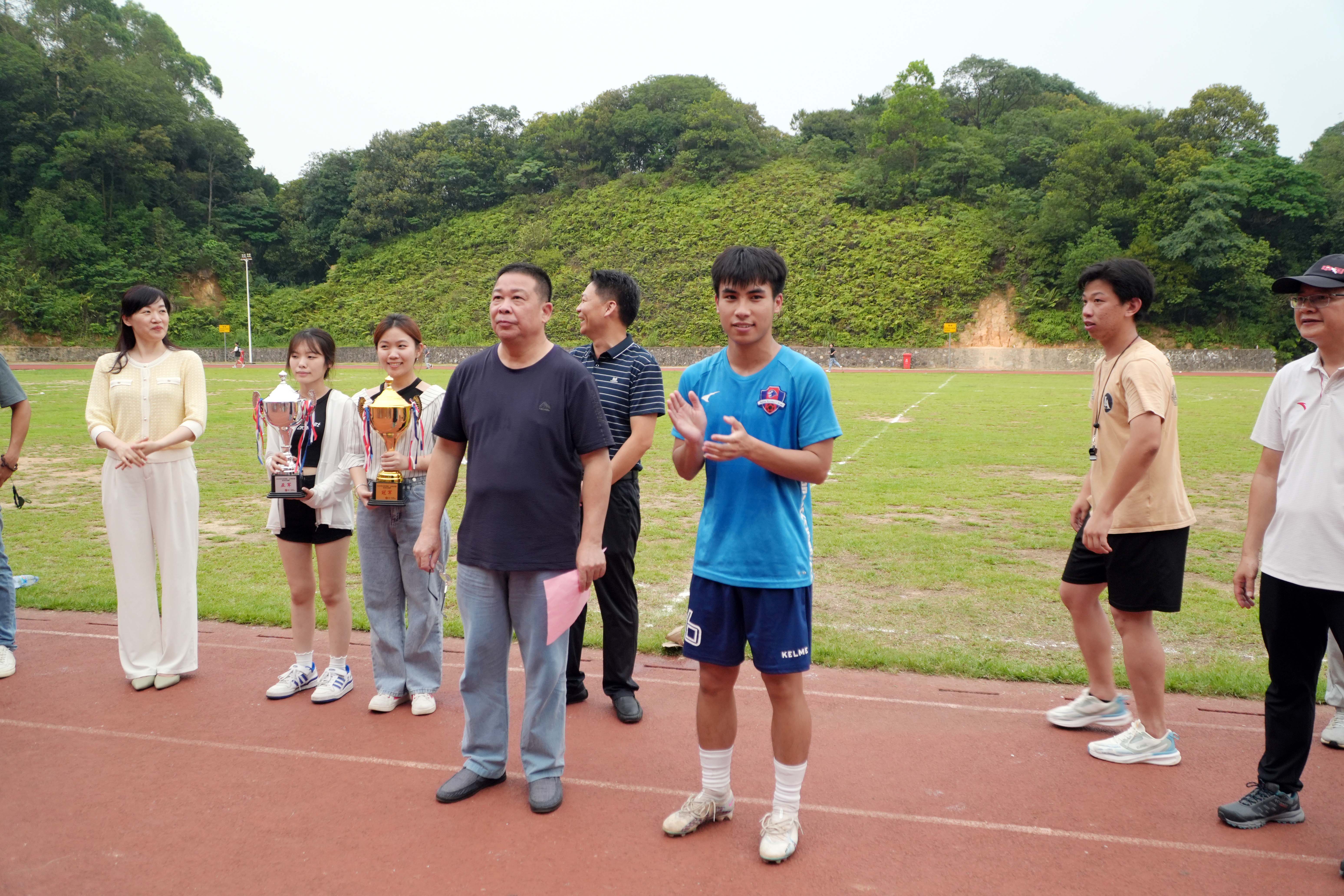裁判宣布.jpg 裁判宣布.jpg