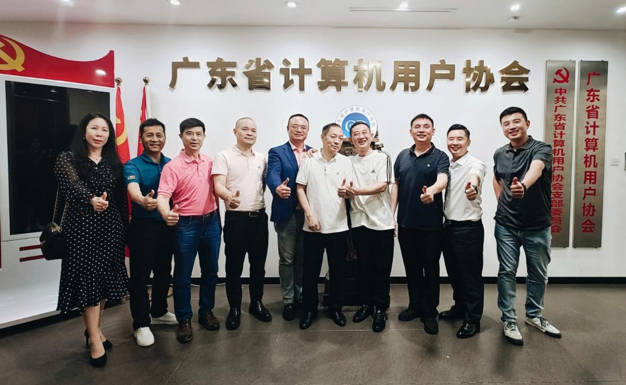 积极开展走出去战略.png 积极开展走出去战略.png