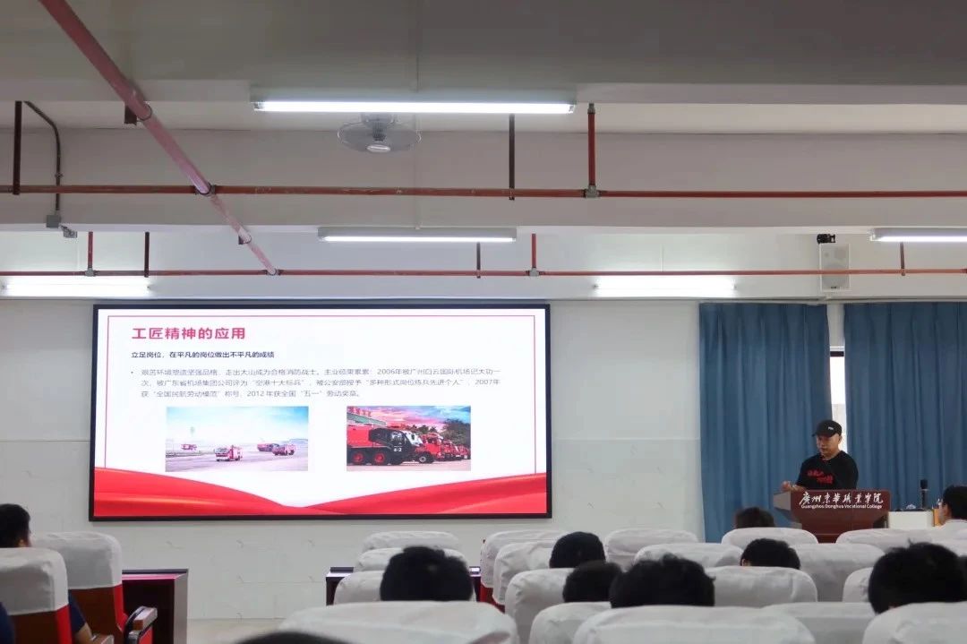 东华大讲堂3.jpg 东华大讲堂3.jpg