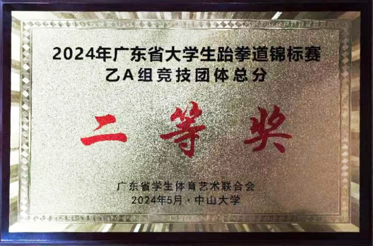 1模糊.jpg 1模糊.jpg