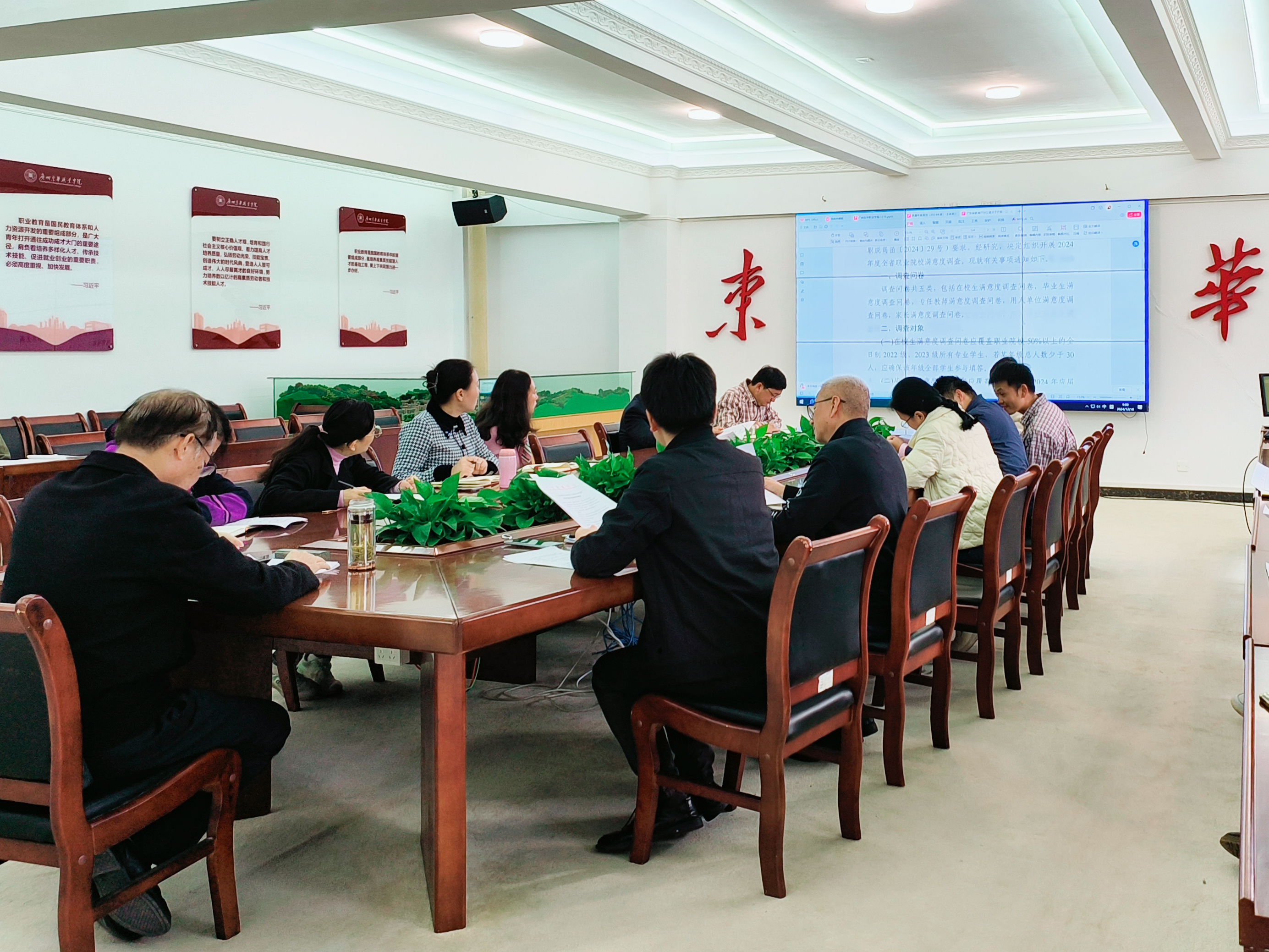 图2 王坚雄副校长解读工作细节.jpg 图2 王坚雄副校长解读工作细节.jpg