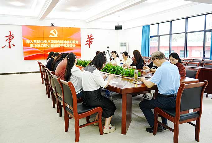 郑校1.jpg