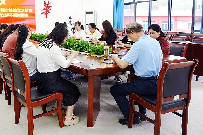 座谈会现场1.jpg