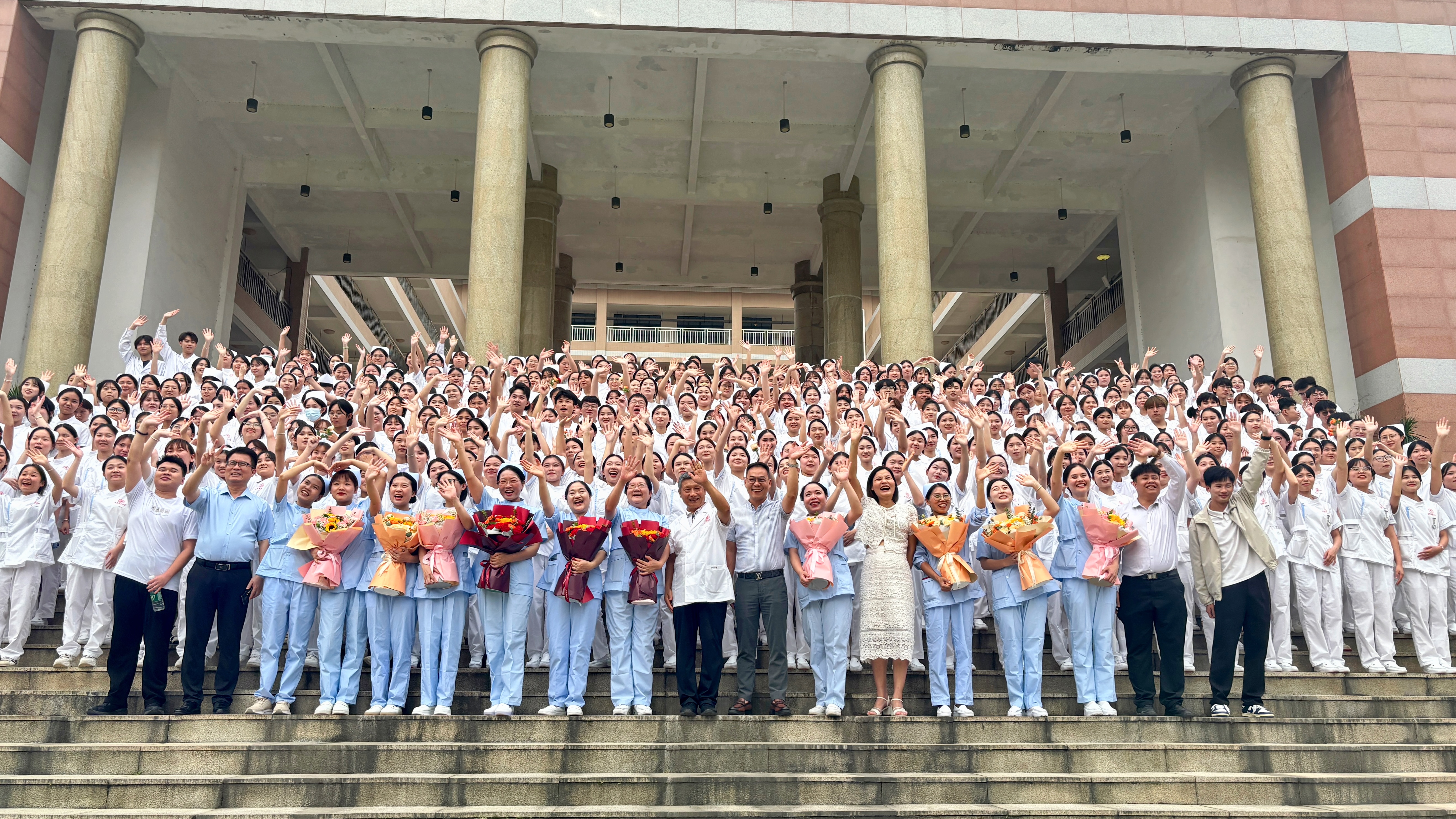 学院介绍.jpg
