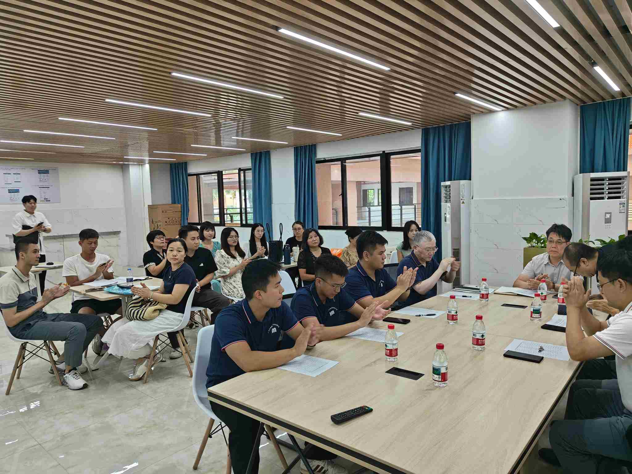 产学研楼202（1）(1).jpg